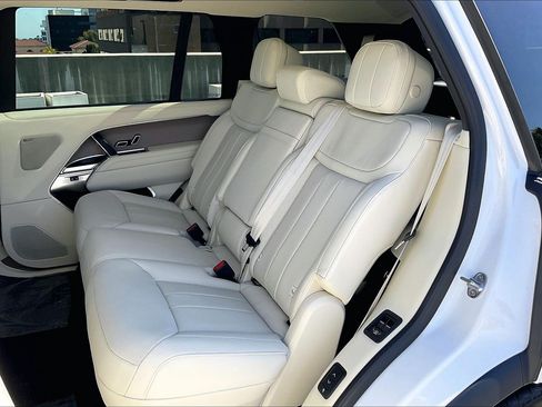 New 2026 Land Rover Range Rover Long Wheelbase SE AWD/4WD image 17
