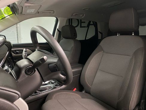 Used 2021 Chevrolet Traverse LS image 9