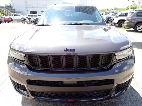 New 2025 Jeep Grand Cherokee L Limited w/ Black Appearance Package image 10
