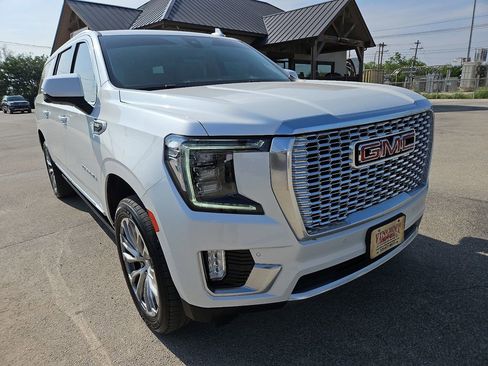 Used 2021 GMC Yukon XL Denali w/ Denali Ultimate Package AWD/4WD image 11