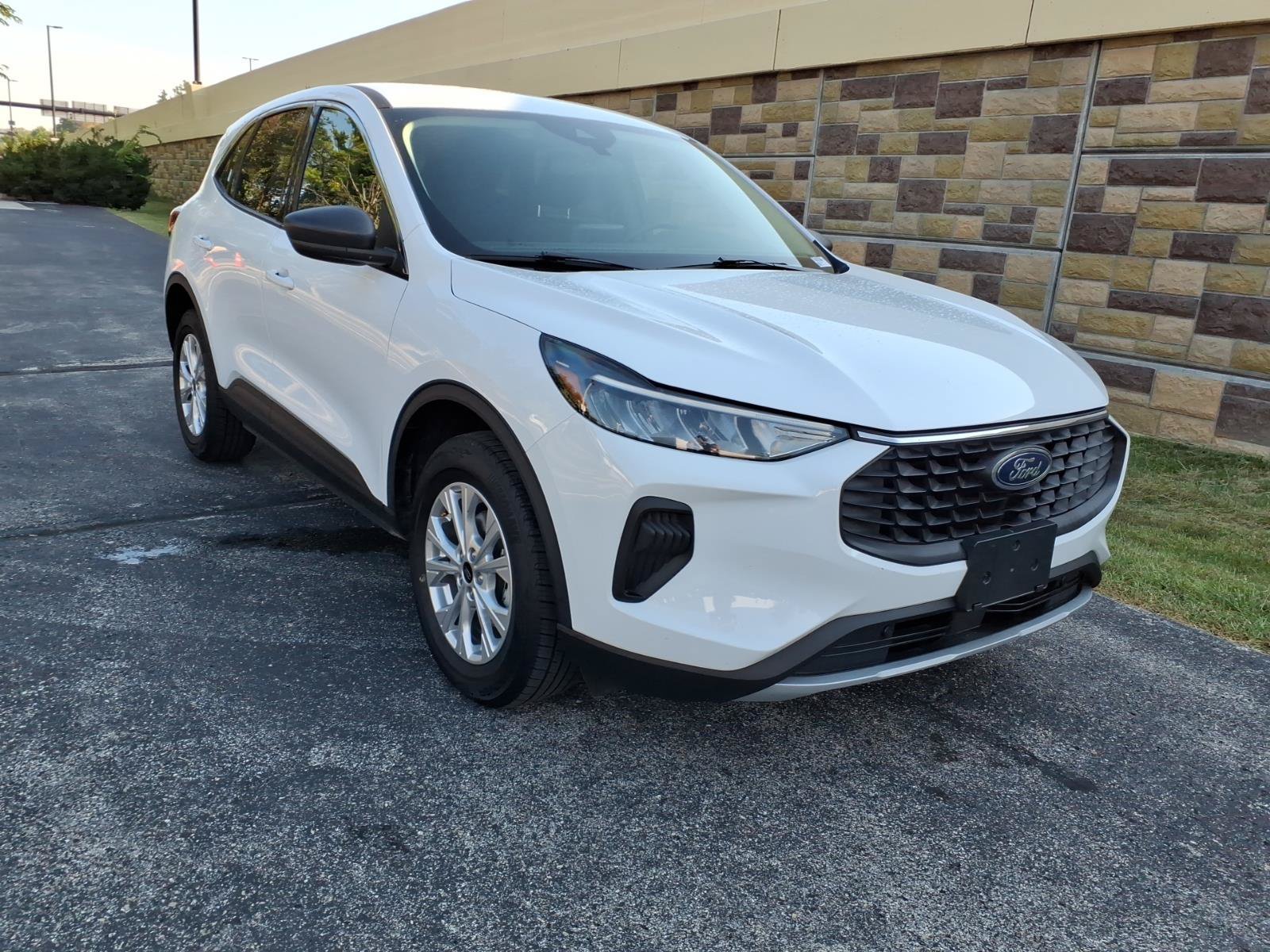 Used 2024 Ford Escape Active AWD/4WD image 2