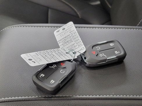 Used 2023 GMC Acadia SLT w/ Elevation Edition image 28