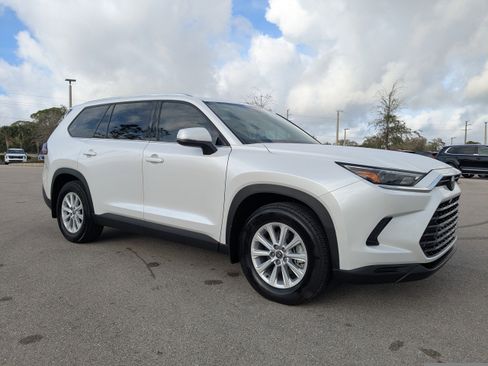 Used 2025 Toyota Grand Highlander AWD Hybrid image 2
