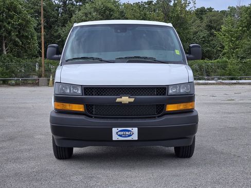 Used 2026 Chevrolet Express 2500 w/ Driver Convenience Package RWD image 2