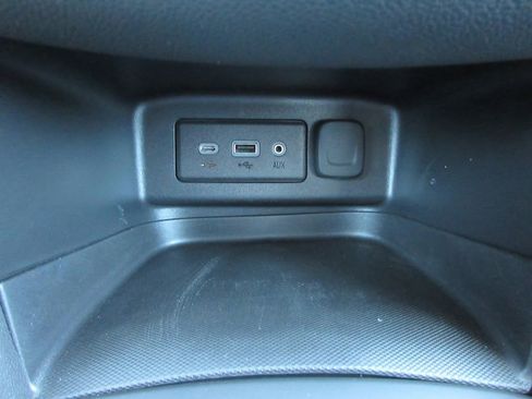 Used 2023 Chevrolet Equinox LT image 30