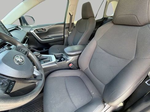 Used 2021 Toyota RAV4 LE FWD image 16
