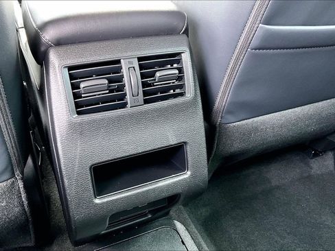 Used 2023 Mitsubishi Outlander 4WD Plug-In Hybrid image 32