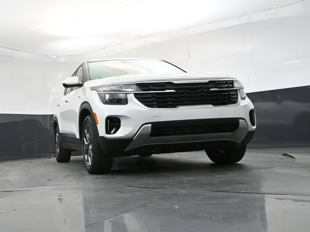 Used 2025 Kia Seltos LX AWD/4WD image 25