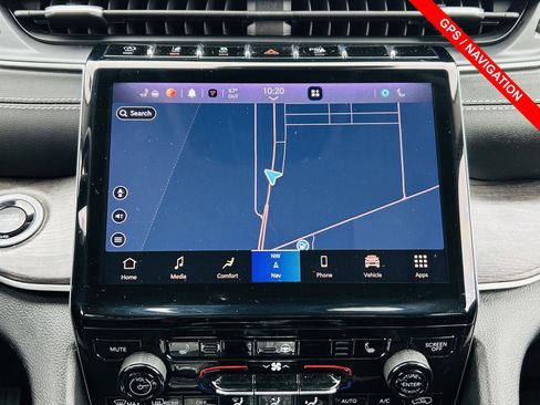 Used 2023 Jeep Grand Cherokee L Limited w/ Black Appearance Package image 5