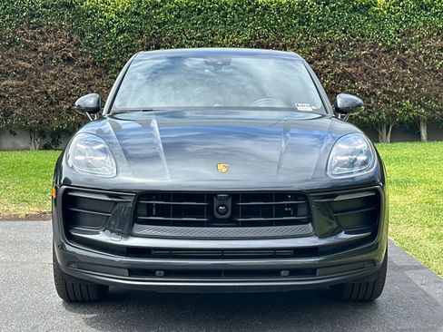 Certified 2025 Porsche Macan AWD/4WD image 11