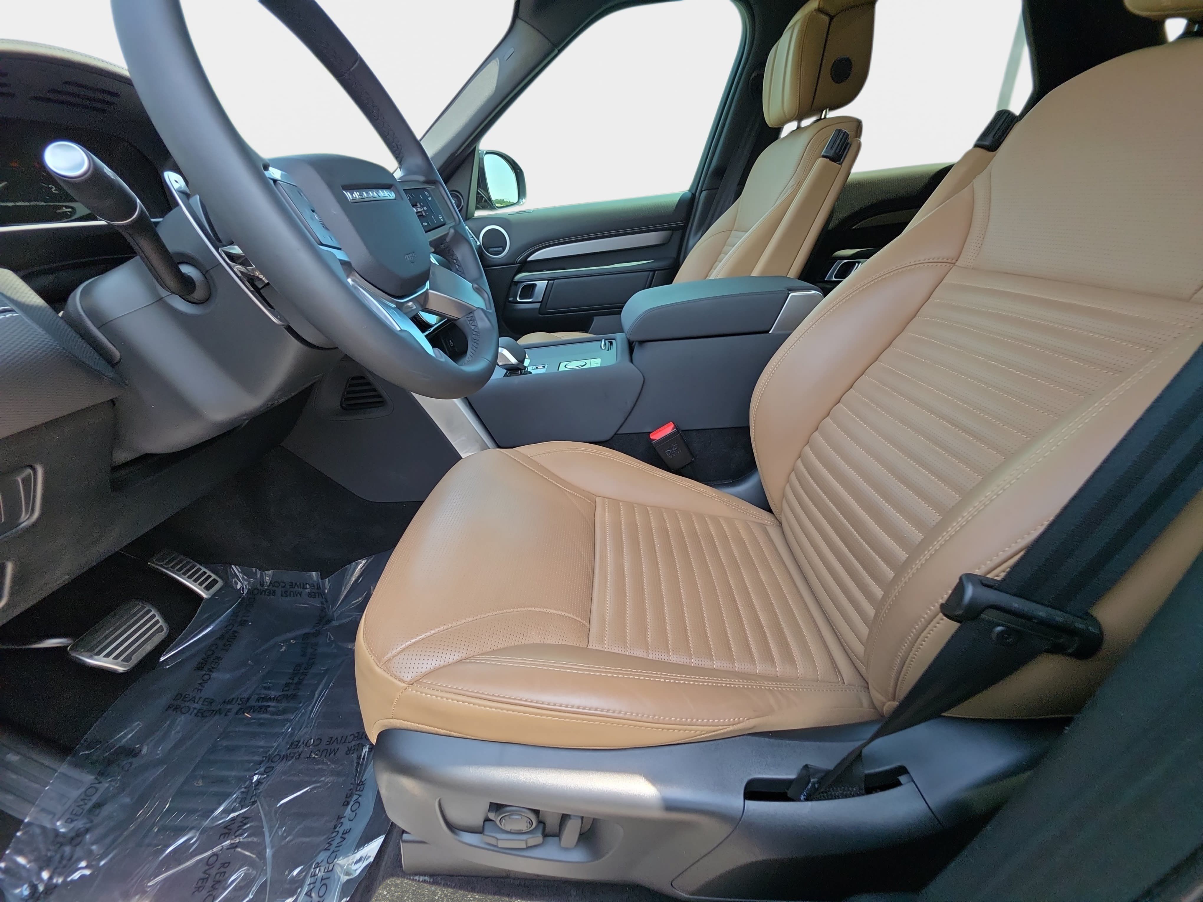 Certified 2025 Land Rover Discovery Dynamic SE AWD/4WD image 17