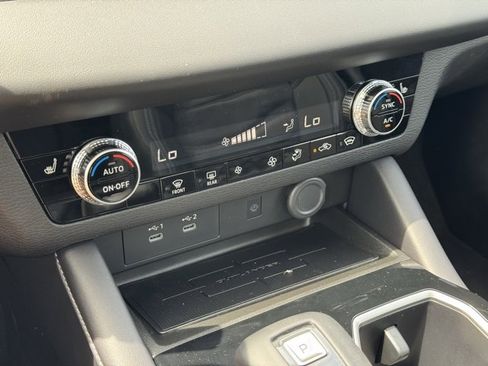 New 2025 Mitsubishi Outlander AWD image 30