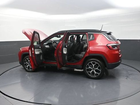 Used 2025 Jeep Compass Limited AWD/4WD image 43