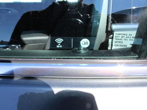 Used 2023 Chevrolet Traverse LT image 48