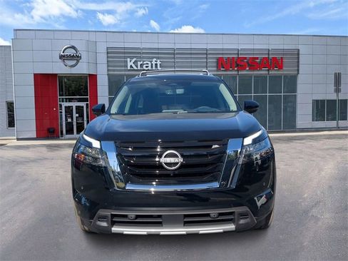 New 2025 Nissan Pathfinder Platinum w/ Cargo Package image 8