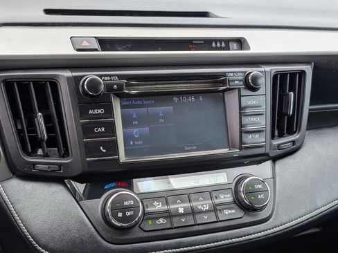 Used 2018 Toyota RAV4 XLE FWD image 17