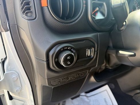 Used 2025 Jeep Gladiator Mojave w/ Convenience Group AWD/4WD image 19