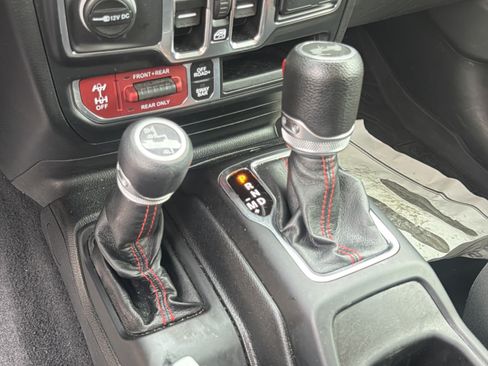 Used 2021 Jeep Wrangler Unlimited Rubicon AWD/4WD image 13