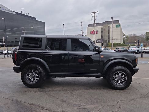Used 2023 Ford Bronco Badlands image 6