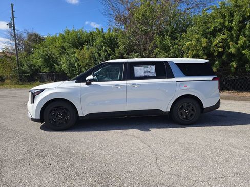 New 2026 Kia Carnival FWD image 5