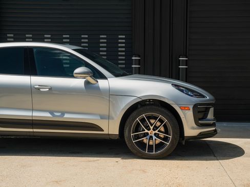Certified 2025 Porsche Macan image 15