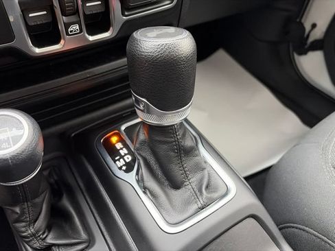 Used 2022 Jeep Wrangler Unlimited Sport AWD/4WD image 18