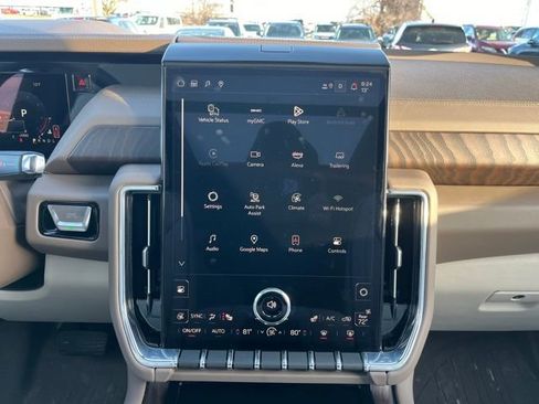 Used 2025 GMC Yukon Denali w/ Denali Reserve Package image 21