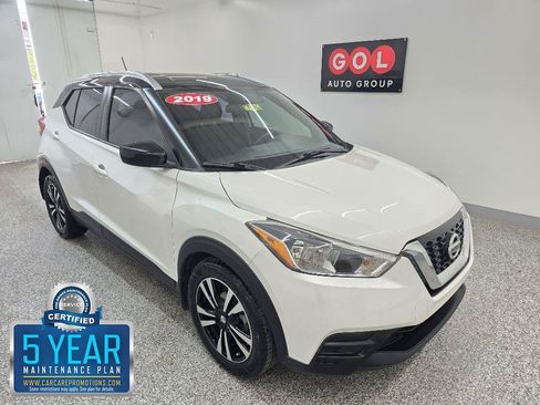 Used 2019 Nissan Kicks SV FWD image 1
