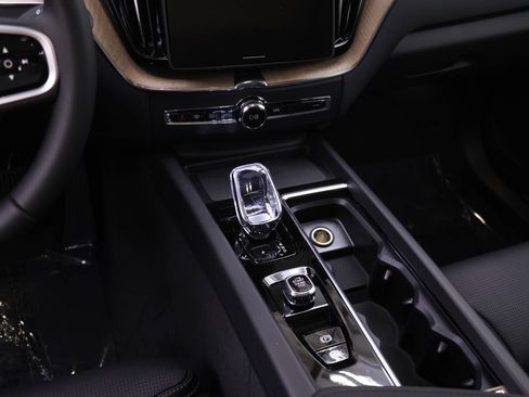 New 2026 Volvo XC60 B5 Ultra w/ Protection Package Premier AWD/4WD image 14