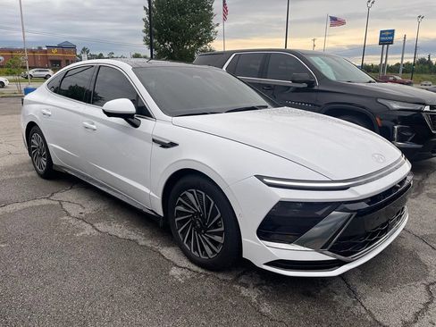 Used 2025 Hyundai Sonata Limited FWD image 2