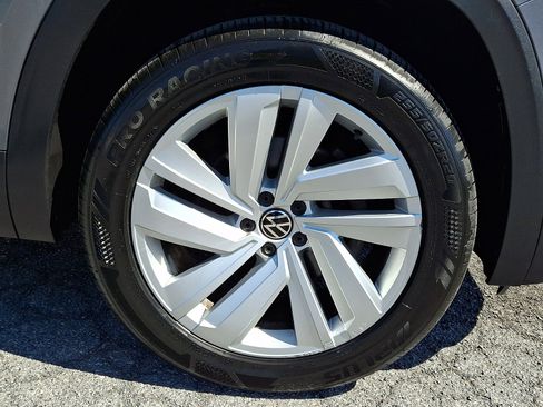 Used 2020 Volkswagen Atlas Cross Sport SE w/ Towing Package image 8