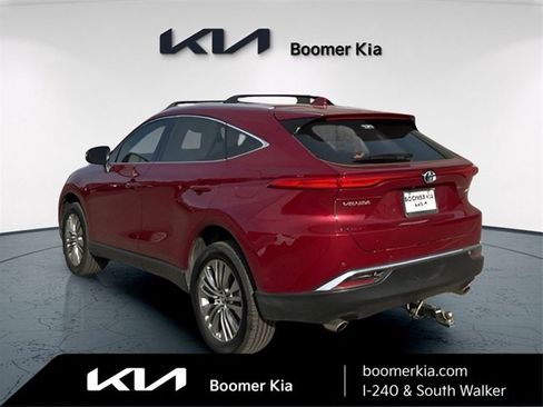 Used 2023 Toyota Venza XLE image 7