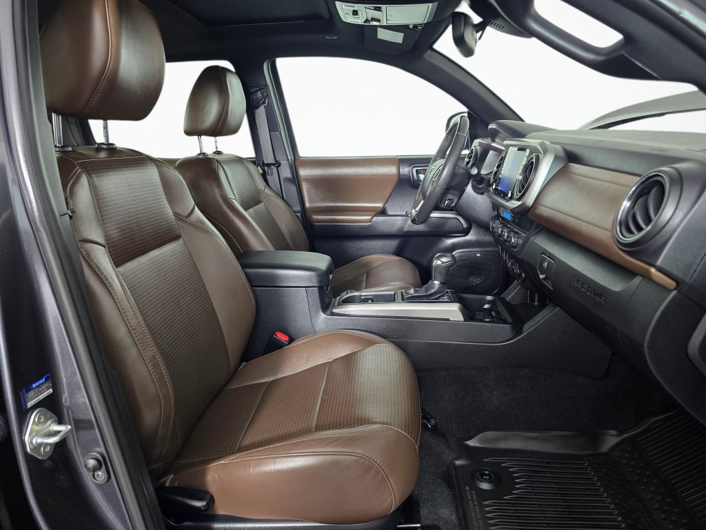 Used 2021 Toyota Tacoma Limited AWD/4WD image 26