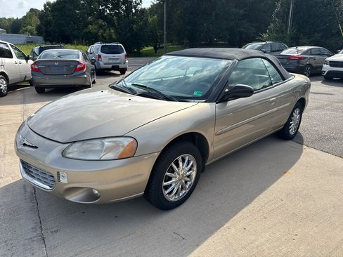 Used 2002 Chrysler Sebring Limited image 2