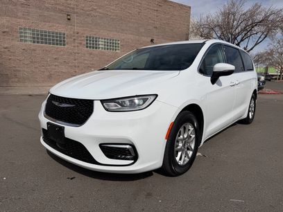 Used 2023 Chrysler Pacifica Touring-L