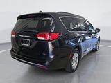 Used 2017 Chrysler Pacifica Touring-L image 3