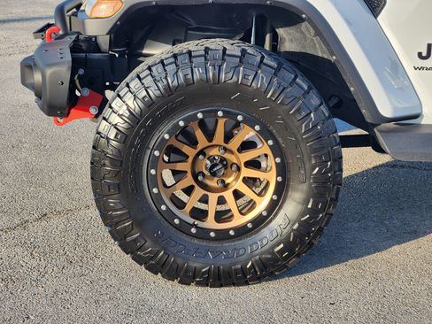 Used 2025 Jeep Wrangler Unlimited Sahara AWD/4WD image 10