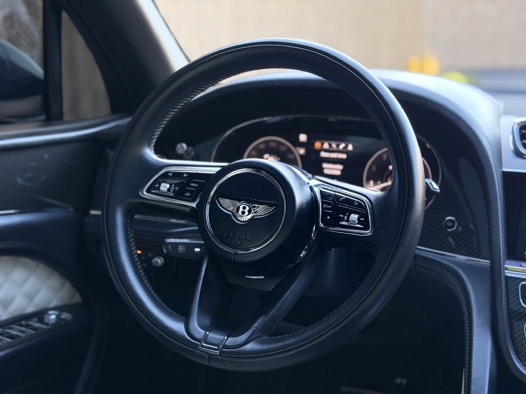 Used 2021 Bentley Bentayga AWD/4WD image 19