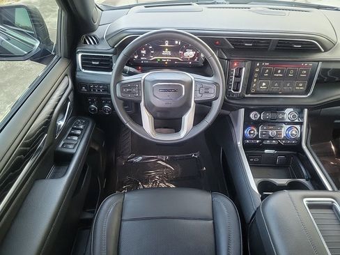 Used 2023 GMC Yukon XL Denali image 17