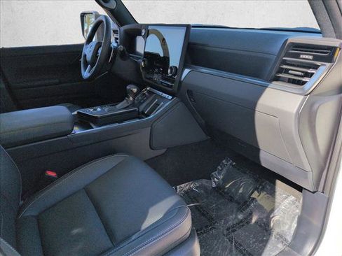 Used 2025 Lexus GX 550 w/ Accessory Package (2T) image 28