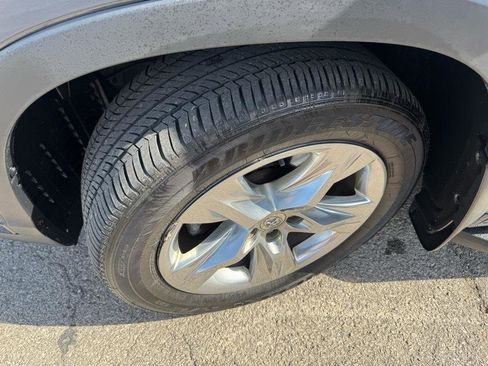 Used 2015 Toyota Highlander Limited image 19