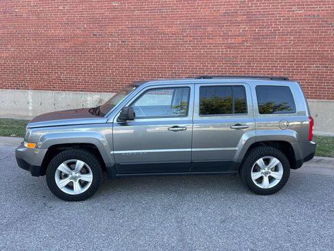 Used 2014 Jeep Patriot Sport w/ Power Value Group AWD/4WD image 2