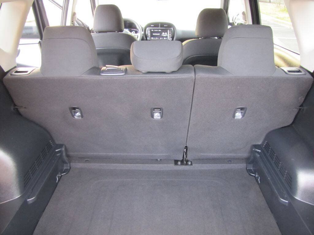 Used 2024 Kia Soul LX w/ Option Group 015 FWD image 19