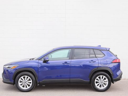 Used 2022 Toyota Corolla Cross LE AWD/4WD image 5