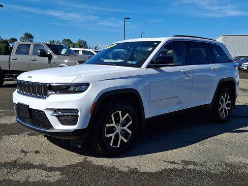 Used 2025 Jeep Grand Cherokee Limited w/ Luxury Tech Group II AWD/4WD image 3