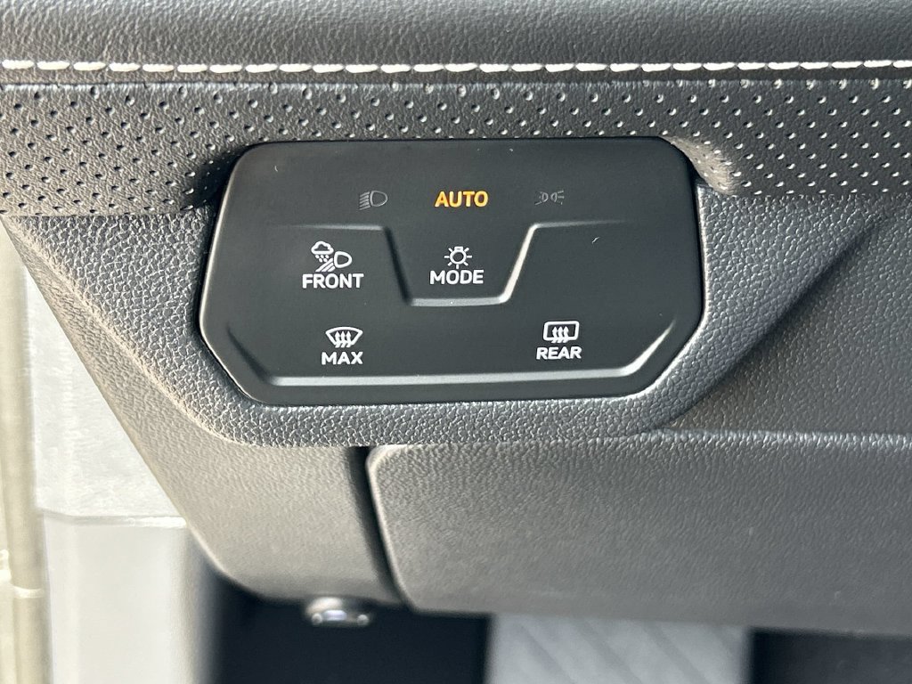 Used 2025 Volkswagen Atlas SE FWD image 17