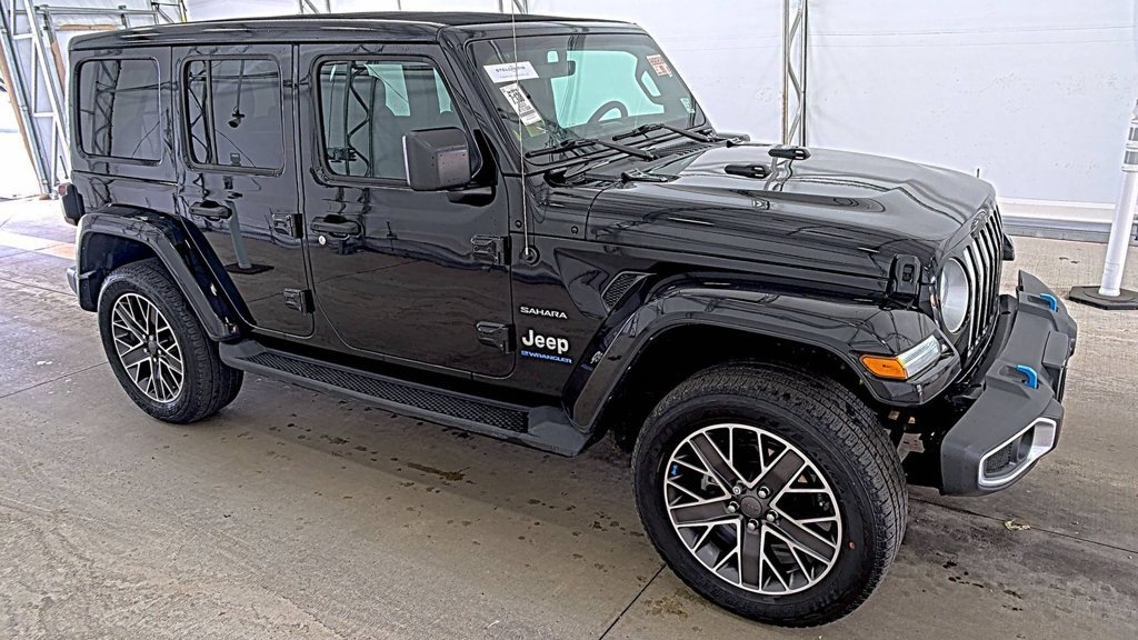 Used 2023 Jeep Wrangler Unlimited Sahara w/ Cold Weather Group AWD/4WD image 3