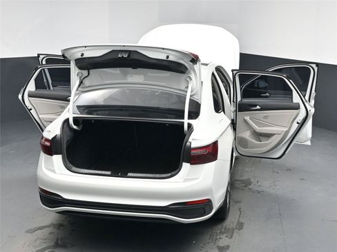 Used 2023 Volkswagen Jetta SE image 24