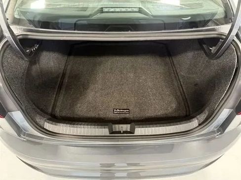 Used 2022 Volkswagen Jetta SE image 16