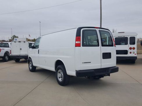 Used 2020 Chevrolet Express 2500 w/ Enhanced Convenience Package image 9